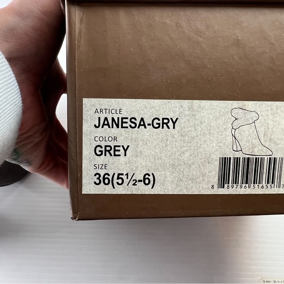 Azura Bootie Womens size 6 Janesa Grey Ankle Boots Faux Fur Micro Suede - Picture 12 of 13